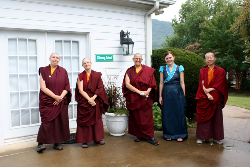 Ani Drolma, Ani Jigme, Ani Kalden, Ani Chöying and Zuzana Dankova await the arrival of His Eminence Dzigar Kongtrul Rinpoche.