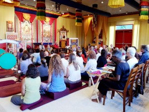 Lopöns Helen Berliner and Barbara Ryan giving an orientation to Shedra participants.