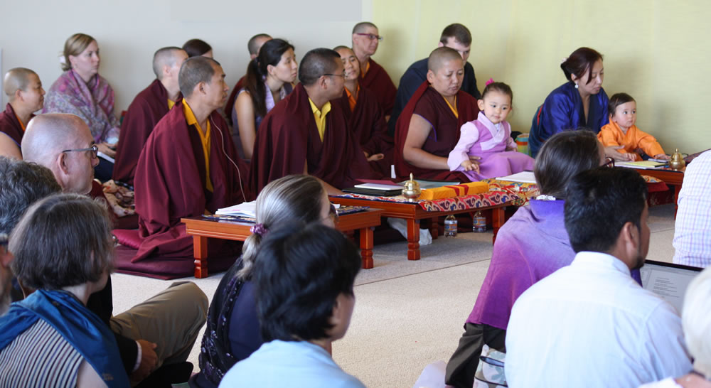 Dungse Rinpoche, Jetsün Rinpoche,  Jetsün Khandro Rinpoche, Minling Jetsün Dechen Paldrön, Kunda Britton Bosarge along with monks and nuns attend the final teaching of HE Dzigar Kongtrul Rinpoche.
