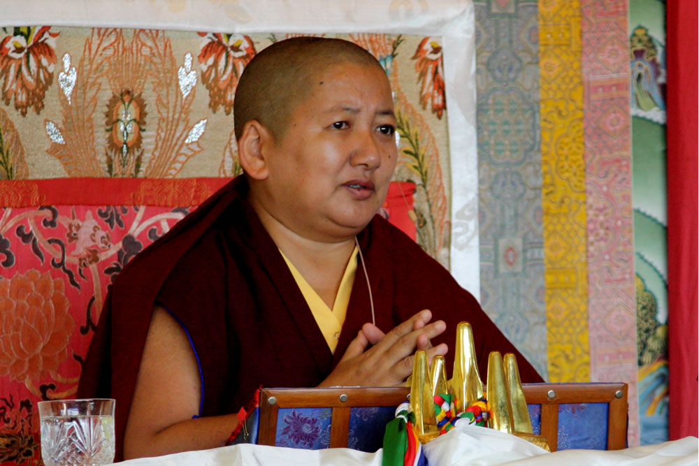 Rinpoche begins teachings on the 'Rinchen Dronme: The Precious Lamp'