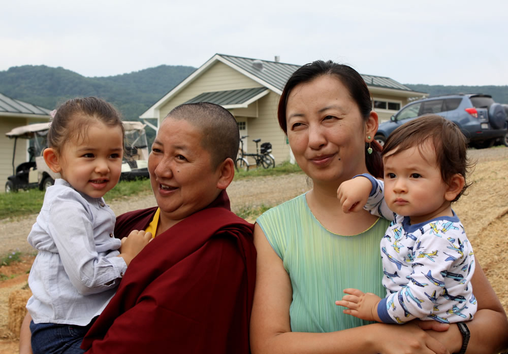 Dungse Rinpoche and Jetsün Rinpoche with HE Jetsün Khandro Rinpoche and Jetsun Dechen Paldrön