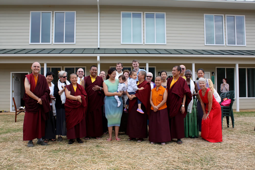 Dungse Rinpoche, Jetsun Rinpoche, HE Jetsun Khandro Rinpoche, Jetsun Dechen Paldron, the monks and nuns gather with the new residents of Tashi Chö Dzong