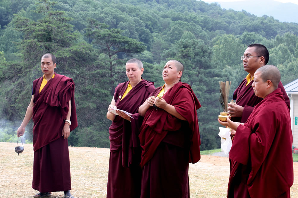 Jetsün Khandro Rinpoche, Umze Thrinley Gyaltsen, Anila Drolma, Ven. Acharya Namdrol Gyatso and Anila Choenyid Choedron perform the rabne of the new building.