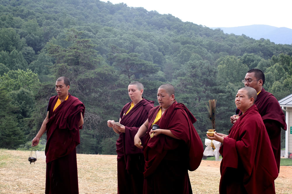 Jetsün Khandro Rinpoche, Umdze Thrinley Gyaltsen, Anila Drolma, Ven. Acarya Namdrol Gyatso and Anila Choenyid Choedron perform the rabne of the new building.