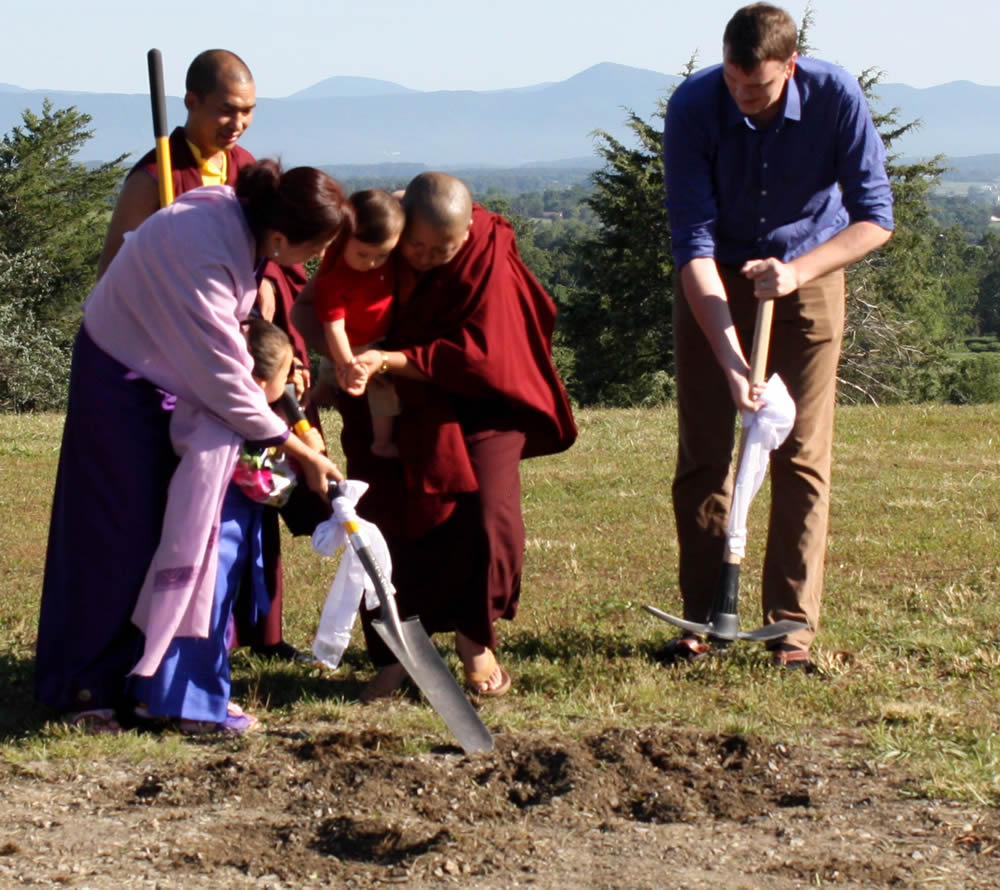 Minling Dungse Rinpoche helps with the ceremonial ground breaking with Jetsün Rinpoche, HE Jetsün Khandro Rinpoche, Jetsün Dechen Paldrön, Kunda Britton Bosarge la and Ven. Thrinley Gyaltsen.