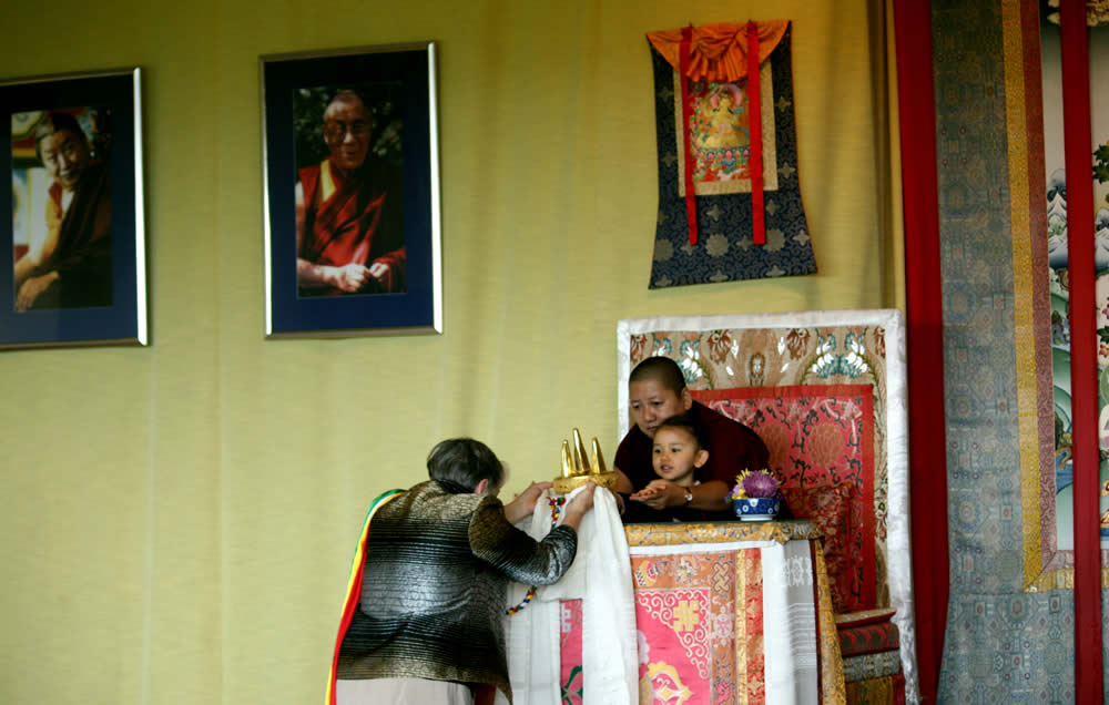 Jetsün Rinpoche and Jetsün Khandro Rinpoche receive the mandala offering.