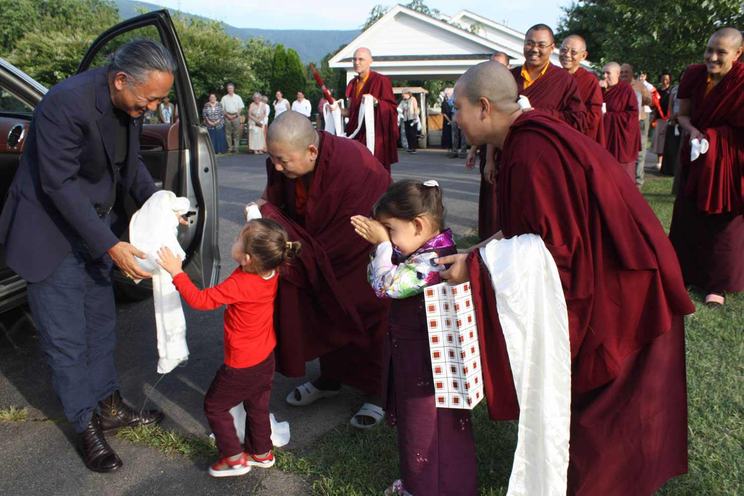 His Eminence Dzigar Kongtrul Rinpoche is greeted by Dungse Rinpoche, Jetsün Rinpoche, Her Eminence Jetsün Khandro Rinpoche, monks, nuns and sangha members.