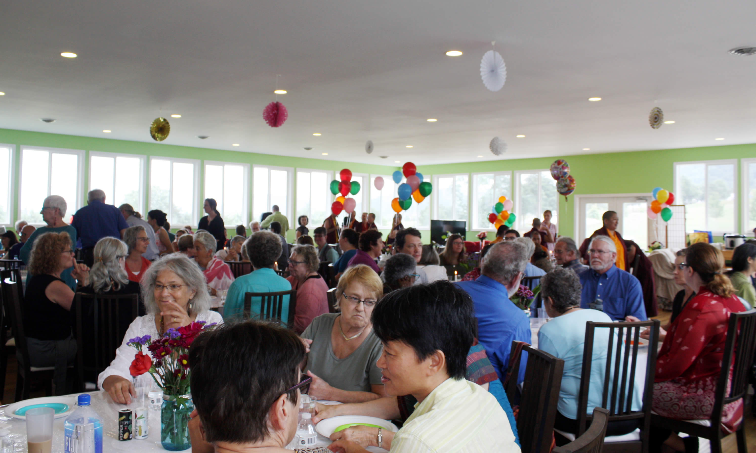 Sangha gathers for lunch