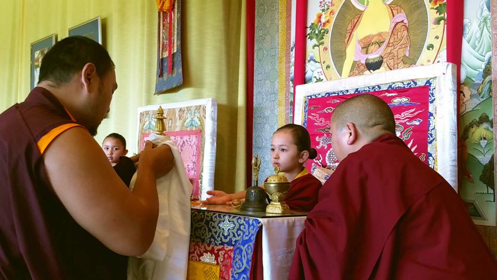 Minling Dungse Rinpoche during the mandala offering