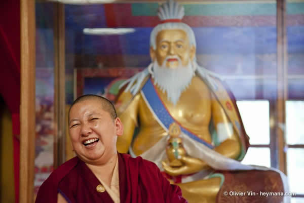 HE Mindrolling Jetsun Khandro Rinpoche with Statue of Terdag Lingpa