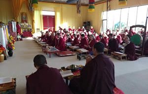 Mindrolling monks lead students in a practice